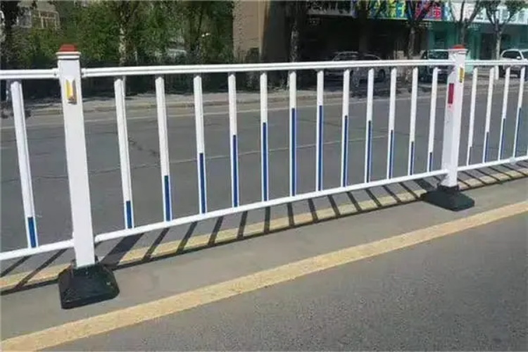 如何选择合适的道路护栏？