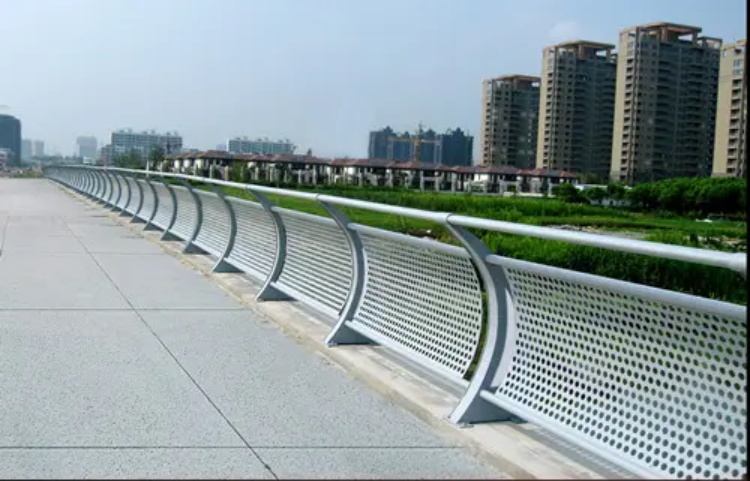 山东中铭可为客户定制加工符合要求的高标准桥梁不锈钢护栏 